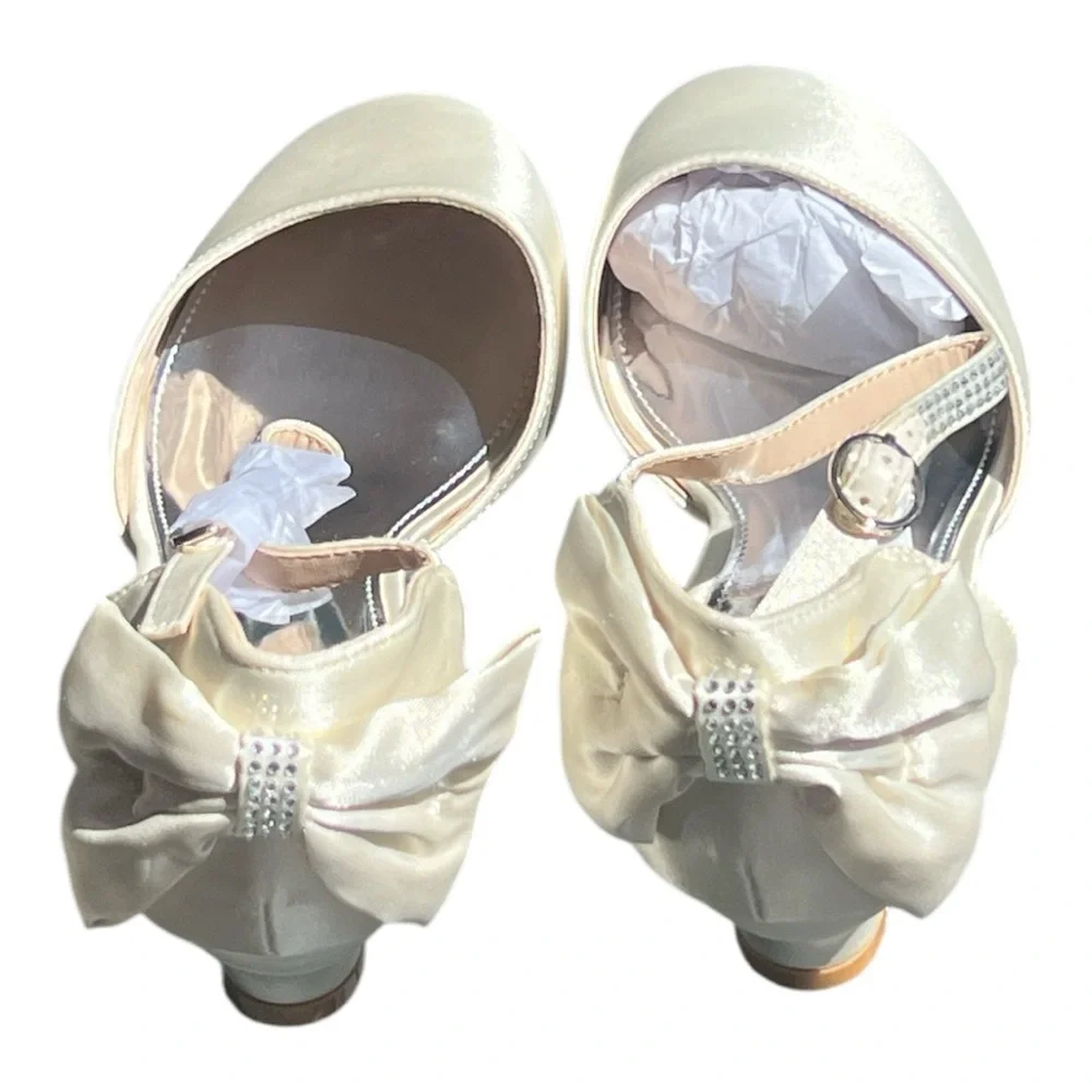 Coutgo Girls Elegant Cream Dress Shoes with Sparkly Bow Detail